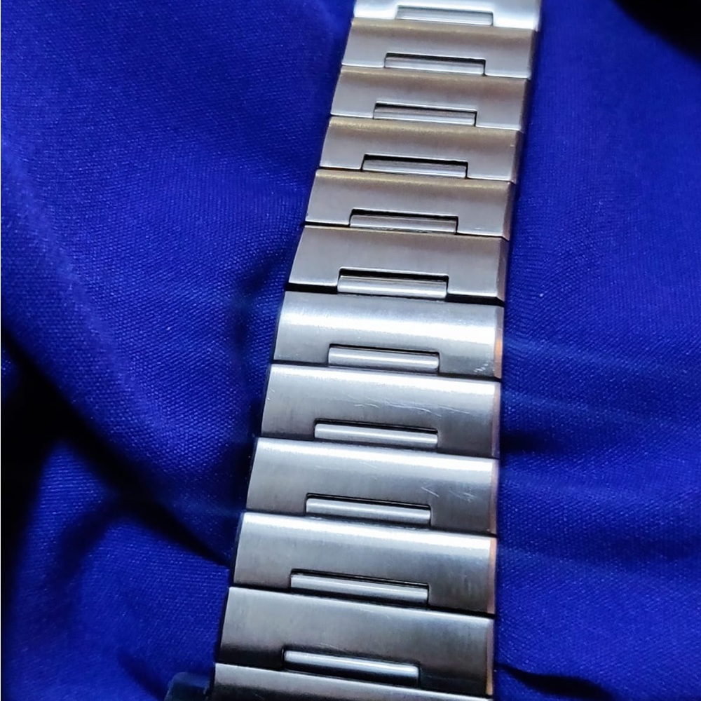 Gucci 100L Vintage Collectible G-Rectangle Swiss Womens Watch - Picture 2 of 10